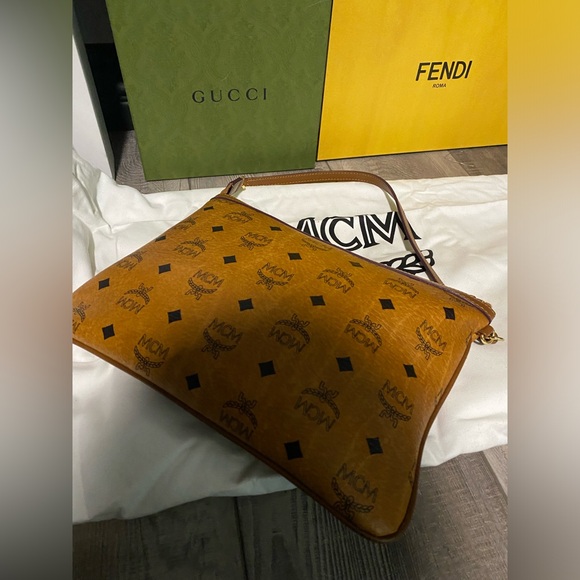 Designer Hand Bag - Picture 4 of 4